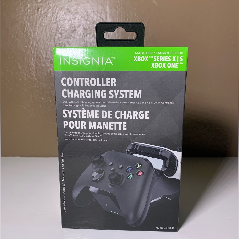 Insignia Xbox series s/x rechargeable battery set